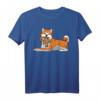 Akita Inu Hund mit Plüschtier T-Shirt – Lustiges Hunde-Design für Herrchen, Frauchen & Kinder, perfekt für Hunde- und Akita Fans