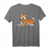 Akita Inu Hund mit Plüschtier T-Shirt – Lustiges Hunde-Design für Herrchen, Frauchen & Kinder, perfekt für Hunde- und Akita Fans