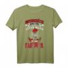 Unterschätze niemals einen alten Mann mit einem Dartpfeil T-Shirt – Lustiges Dart Motiv für Herren, Opa & Onkel zum Dartturnier & Liga
