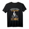 Fahrrad T-Shirt mit E-Bike Motiv - Unterschätze niemals einen alten Mann, perfektes Geschenk für Radfahrer zu Weihnachten, Geburtstag oder Vatertag