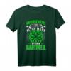 Unterschätze niemals einen alten Mann mit einem Dartpfeil T-Shirt - Lustiges Dart Motiv für Herren, Opa & Onkel, perfekt für Dartturniere & Liga