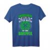 Unterschätze niemals einen alten Mann mit einem Dartpfeil T-Shirt - Lustiges Dart Motiv für Herren, Opa & Onkel, perfekt für Dartturniere & Liga