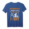 Unterschätze niemals einen alten Mann mit einem E-Bike T-Shirt - Lustiges Geschenk für Fahrradliebhaber, Opas & E-Biker zum Geburtstag & Weihnachten