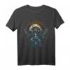 Mondgöttin mit Flügeln, umgeben von Mond und Blumen - Magisches Witchcore T-Shirt für Esoterik, Hexerei & Okkultismus Liebhaber
