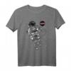 NASA Astronaut Float In Stars Space Logo T-Shirt - Offiziell lizenzierte NASA Kleidung für Raumfahrtfans