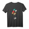 Astronaut T-Shirt mit Planeten – Lustiges Weltall Design als Geschenk für Raumfahrt- und Kosmos-Fans für Herren, Damen & Kinder