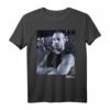 HapDeer Dominic Arms Crossed Portrait T-Shirt - Offiziell lizenziertes Jubiläumsoutfit für Männer
