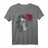 Sugar Skull Girl T-Shirt mit mexikanischer Totenmaske und roter Rose – Perfekt für Día de los Muertos, Halloween & Gothic Fans
