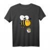 Nette Biene mit Honig Eimer Kinder T-Shirt – Süßes Tiermotiv, perfekt für Imker, Honigliebhaber und Kinder zum Geburtstag, Weihnachten & Muttertag