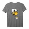 Nette Biene mit Honig Eimer Kinder T-Shirt – Süßes Tiermotiv, perfekt für Imker, Honigliebhaber und Kinder zum Geburtstag, Weihnachten & Muttertag