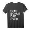 Herren Männertag Shirt mit Spruch – Vatertags Geschenk für Papa, Opa & Co. | Lustiges Bonus Dad Ever T-Shirt für Männer zum Geburtstag, Weihnachten & Himmelfahrt