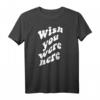 Wish You Were Here Print T-Shirt mit Vorder- und Rückseitenmotiv – Klassisch geschnitten, perfekt für Fernweh und Reisebegeisterte