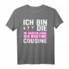 Ich bin die Cousine T-Shirt – Klassisch geschnitten, doppelt genähter Saum, perfektes Geschenk für Familienmitglieder