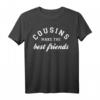 Cousins Make The Best Friends Typografisches T-Shirt – Trendige Grafikmode für Freunde und Familie