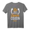 So sieht ein richtig cooler Cousin aus - Lustiges Geschenk T-Shirt für Geburtstag, Weihnachten & Vatertag