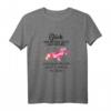 Dackel T-Shirt Damen mit Spruch – Glück kann man nicht anfassen, aber seinen Dackel streicheln – Perfekt für Hundeliebhaberinnen & Frauchen