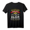 Achtung Seine Majestät Klaus Betritt Den Raum T-Shirt – Lustiges Sprüche T-Shirt für Papa, Opa, Bruder & Herren mit Humor