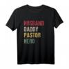 Husband Daddy Pastor Hero HapDeer T-Shirt – Personalisiertes Geschenk für Ehemann, Pastor und Held im kirchlichen Dienst