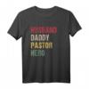 Husband Daddy Pastor Hero HapDeer T-Shirt – Personalisiertes Geschenk für Ehemann, Pastor und Held im kirchlichen Dienst