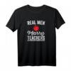 Real Men Marry Teachers - Lustiges Hochzeits- und Verlobungsgeschenk T-Shirt für Lehrer, Ehemänner & Partner