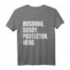 Herren Ehemann Papa Protector Hero - Lustiges Vatertag T-Shirt für den besten Vater, Großvater & Ehemann