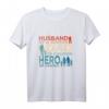Herren HapDeer T-Shirt – Lustiges Hero Dad Shirt für Väter, Ehemänner und Papas zum Geburtstag, Vatertag und als Geschenk