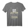 So sieht ein richtig cooler Cousin aus - Lustiges Geschenk T-Shirt für Weihnachten, Geburtstag & Vatertag