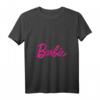 Offizielles Barbie T-Shirt mit Logo in verschiedenen Farben und Größen - Trendiges V-Ausschnitt Shirt für Barbie-Fans