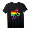 Barbie Herren T-Shirt Kurzarm mit Regenbogen Logo in Schwarz – Exklusives Amazon Design, Bequem & Stilvoll