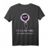 K-Pop T-Shirt mit koreanischem Fingerherz und K-Drama Motiv – Perfektes Geschenk für Fans und Liebhaber koreanischer Kultur