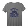 Warum ich der Kapitän bin? Weil ich es kann! Lustiges Bootsfahrer T-Shirt – Perfektes Geschenk für Bootsbesitzer, Kapitäne & Bootsliebhaber