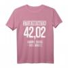 42,02 Jahre Jung Finanzen Kanzelei Steuerberater T-Shirt – Humorvolles Geschenk für junge Steuerprofis & Mitarbeiter in Kanzleien