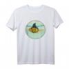 Niedlicher Goldfisch mit Haifischflossen Mode T-Shirt – Perfektes Geschenk für Fischliebhaber, Angler und Fischfans