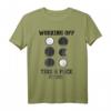 Working Off This 6 Pack Fitness T-Shirt – Lustiges Gym Shirt mit Spruch für Männer und Jungen, ideales Geschenk für Fitness- und Gym-Liebhaber