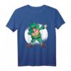 Dabbender Kobold im irischen Outfit – Lustiges St. Patrick's Day T-Shirt für Kinder und Erwachsene, perfekte Geschenkidee für irische Feierlichkeiten