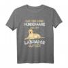 Labrador Hunde T-Shirt mit lustigem Spruch 'Das Sind Keine Hundehaare Das Ist Labrador' - Perfektes Geschenk für Hundebesitzer und Hundeliebhaber