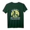 Lustiges Halloween T-Shirt für Damen mit Hexen-Motiv - Ab 250 km/h zieht mein Besen nach rechts, perfektes Kostüm für Oma & co.
