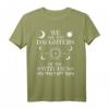 We Are The Daughters Of The Witches You Could Not Burn T-Shirt - Feministisches Halloween Shirt für Frauen mit Humor und Witchcraft-Botschaft
