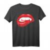 Rote Lippen Vampirzähne Vampir Zähne Halloween T-Shirt – Perfektes Spooky Kostüm und Geschenk für Halloween-Liebhaber
