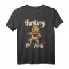 Voodoo Puppe I Thinking of you I Halloween Karma T-Shirt – Perfekt für Halloween-Partys, Hexen & Satanisten