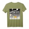 Gudetama Halloween Fried Egg The 13th T-Shirt - Offiziell lizenzierte Sanrio Bekleidung für Fans und Halloween-Feiern