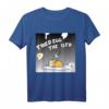 Gudetama Halloween Fried Egg The 13th T-Shirt - Offiziell lizenzierte Sanrio Bekleidung für Fans und Halloween-Feiern