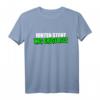 Hinten steht was Gruseliges - Lustiges Halloween Spruch T-Shirt für Kinder & Erwachsene als Kostüm-Alternative & Partyshirt