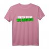 Hinten steht was Gruseliges - Lustiges Halloween Spruch T-Shirt für Kinder & Erwachsene als Kostüm-Alternative & Partyshirt