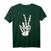 Peace Sign Bones Halloween T-Shirt mit Skelett Hand und Knochenfingern – Gothic Dark Humor Mode für Halloween und dunkle Kunstliebhaber