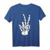 Peace Sign Bones Halloween T-Shirt mit Skelett Hand und Knochenfingern – Gothic Dark Humor Mode für Halloween und dunkle Kunstliebhaber