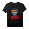 Kürbis mit Maske: Ich habe 2020 überlebt - Lustiges Halloween T-Shirt für Partys & Süßes oder Saures