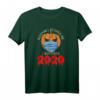 Kürbis mit Maske: Ich habe 2020 überlebt - Lustiges Halloween T-Shirt für Partys & Süßes oder Saures