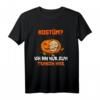 Ich bin nur zum Trinken hier Halloween T-Shirt – Lustiges Party Outfit für Männer und Frauen, perfekt für Halloween Partys und Team-Feiern