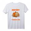 Ich bin nur zum Trinken hier Halloween T-Shirt – Lustiges Party Outfit für Männer und Frauen, perfekt für Halloween Partys und Team-Feiern